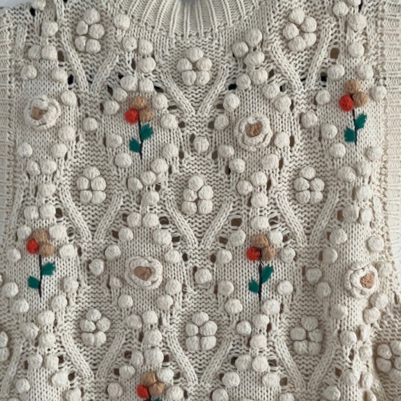 Zara Beige Knit V-Neck Sweater Vest with 3-D Accents size medium - Picture 5 of 5